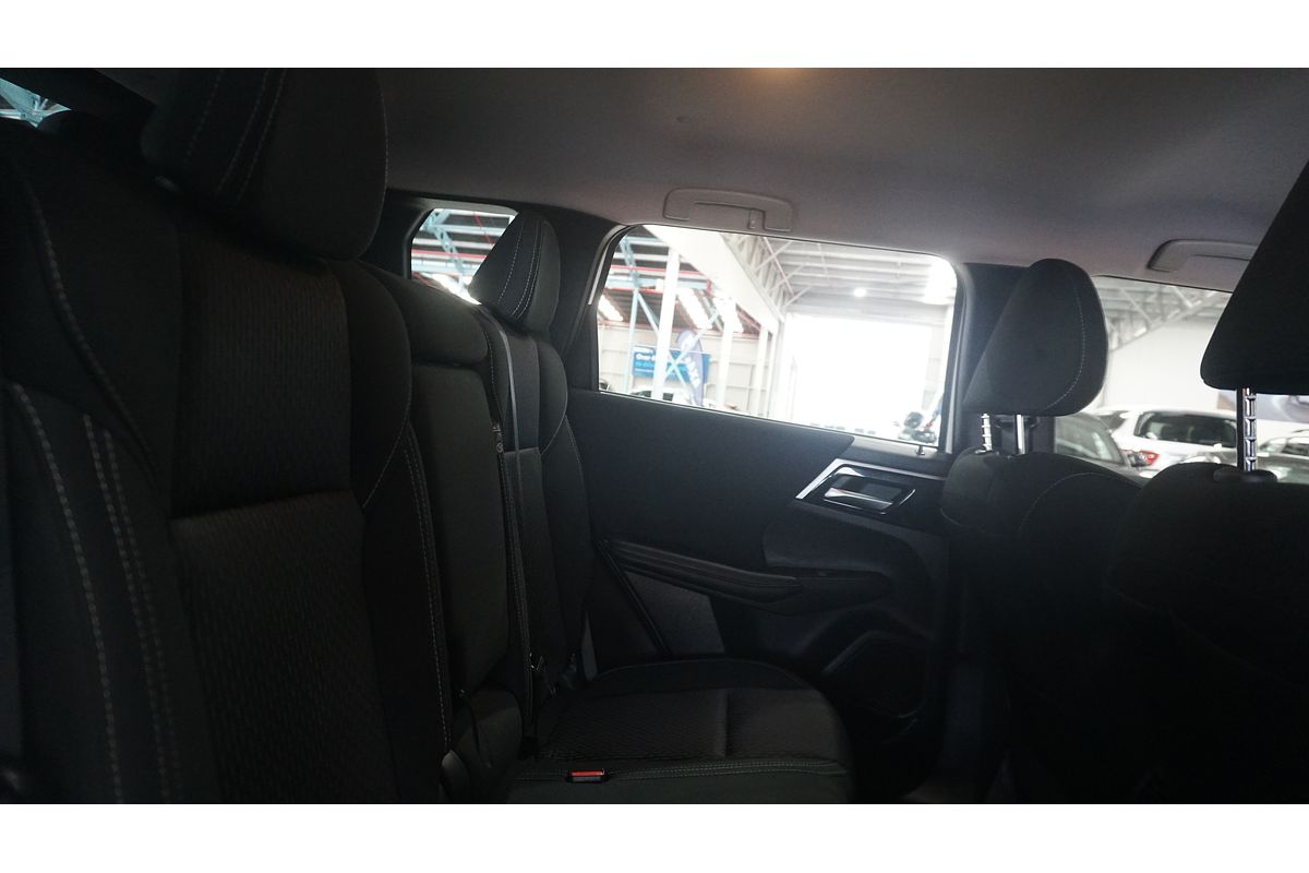 2023 Mitsubishi Outlander ES ZM