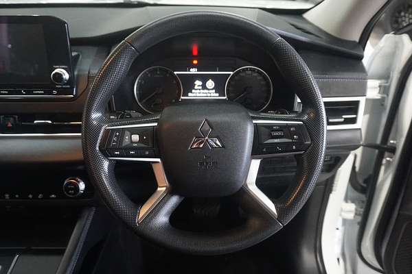 2023 Mitsubishi Outlander ES ZM