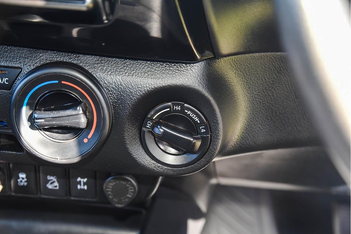 2019 Toyota Hilux SR GUN126R 4X4