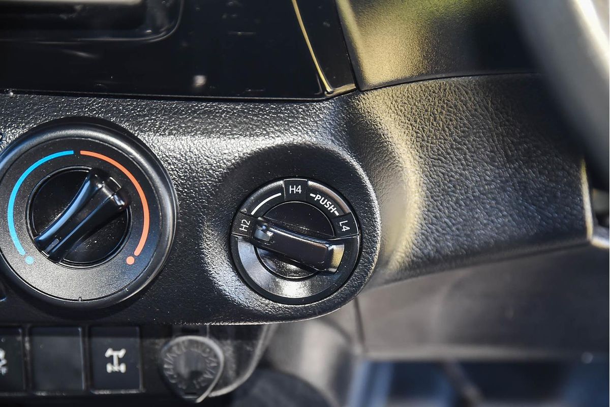 2018 Toyota Hilux SR GUN126R 4X4