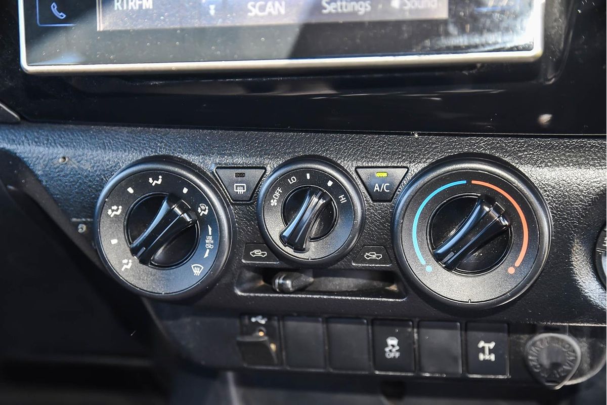 2018 Toyota Hilux SR GUN126R 4X4
