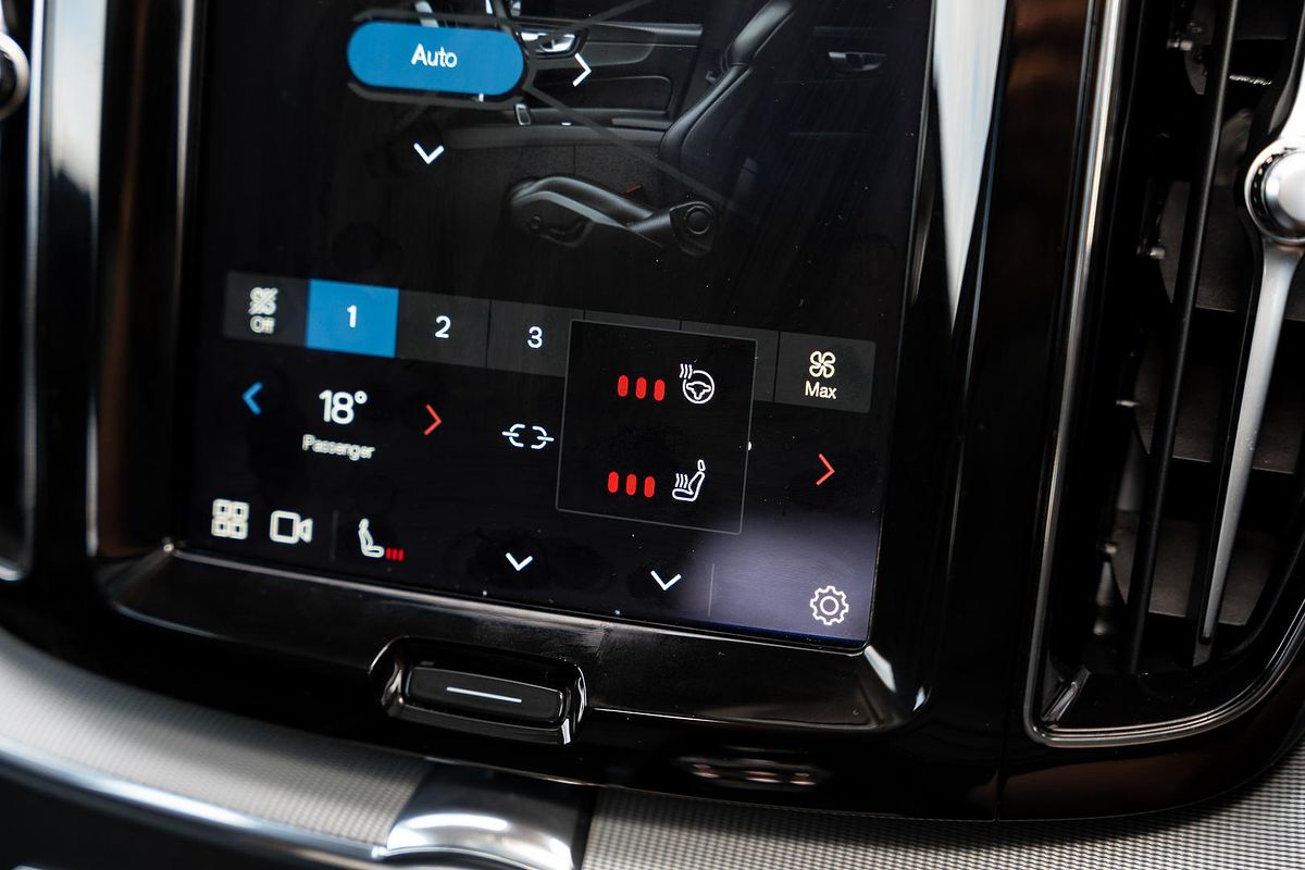 2023 Volvo XC60 Ultimate B6 Dark