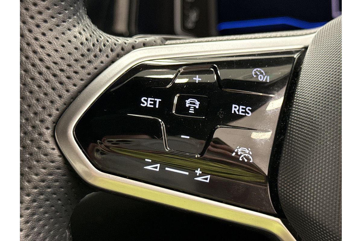 2023 Volkswagen T-Roc 140TSI R-Line D11