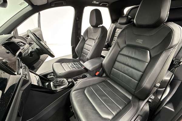 2023 Volkswagen T-Roc 140TSI R-Line D11