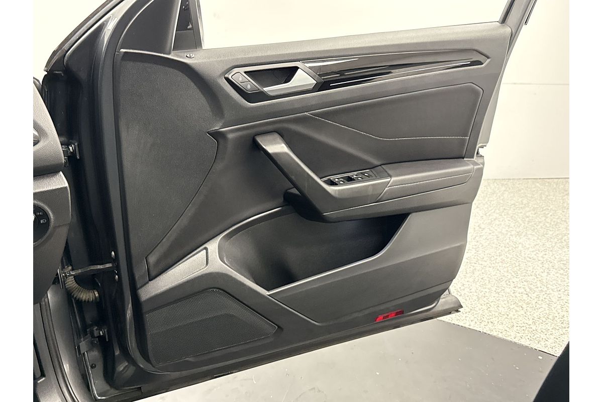 2023 Volkswagen T-Roc 140TSI R-Line D11