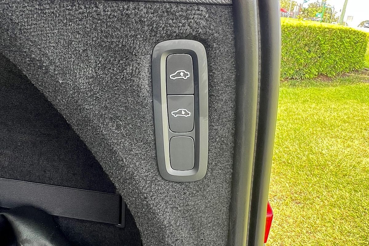 2023 Volvo XC90 Ultimate B6 Dark