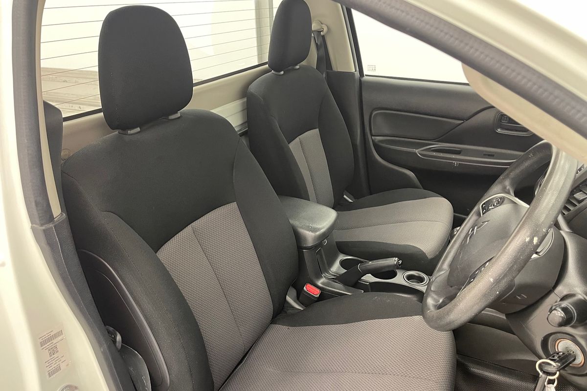 2021 Mitsubishi MR Triton GLX 2.4L D 6M/T 4X2 SC CC
