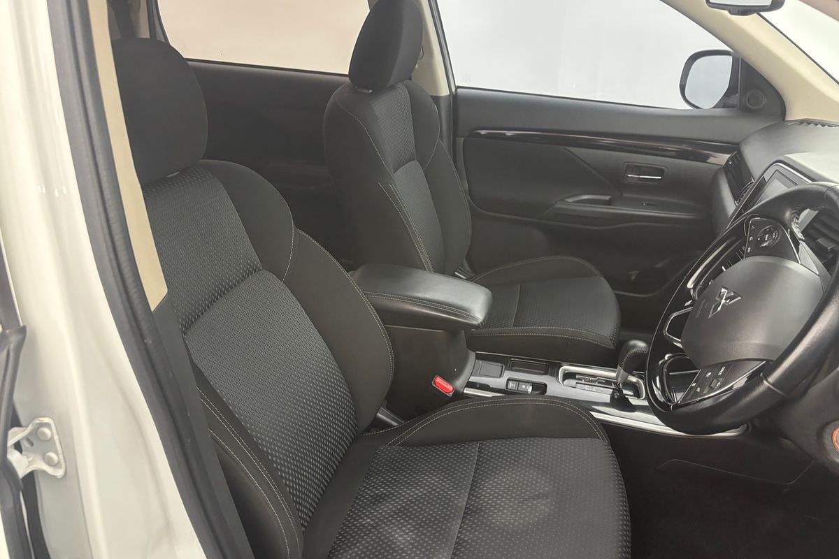 2021 Mitsubishi Outlander ES ZL