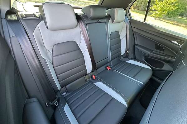 2025 Volkswagen Golf 110TSI R-Line 8.5