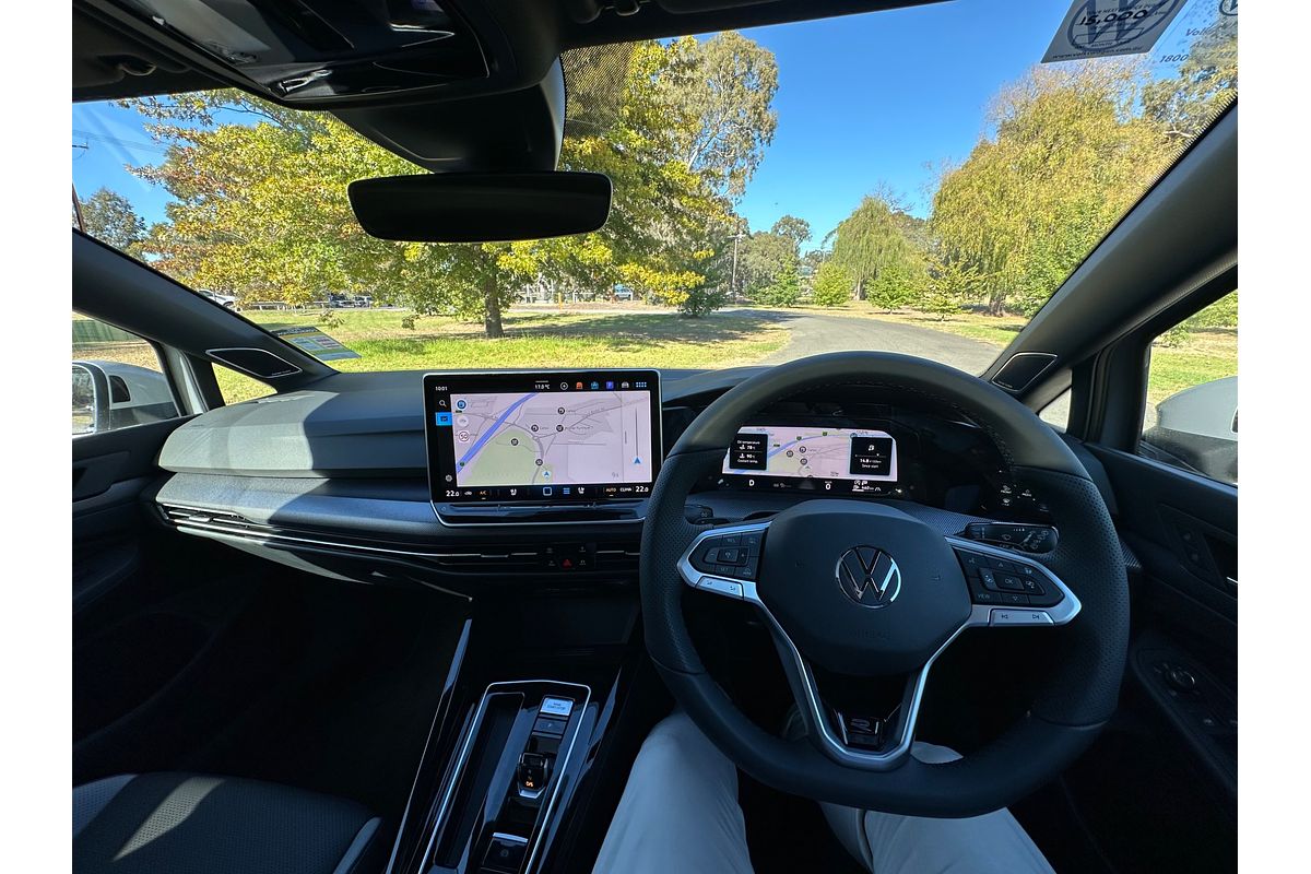 2025 Volkswagen Golf 110TSI R-Line 8.5