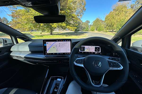 2025 Volkswagen Golf 110TSI R-Line 8.5