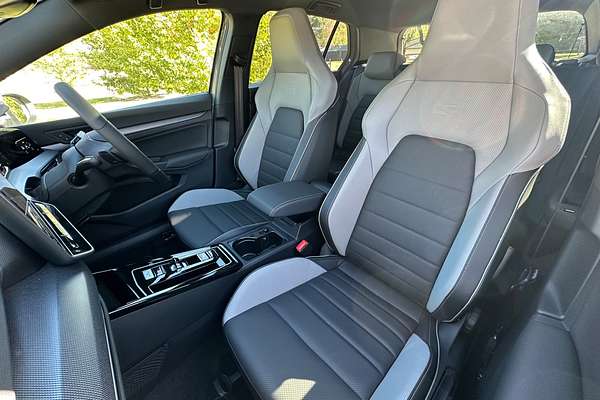 2025 Volkswagen Golf 110TSI R-Line 8.5