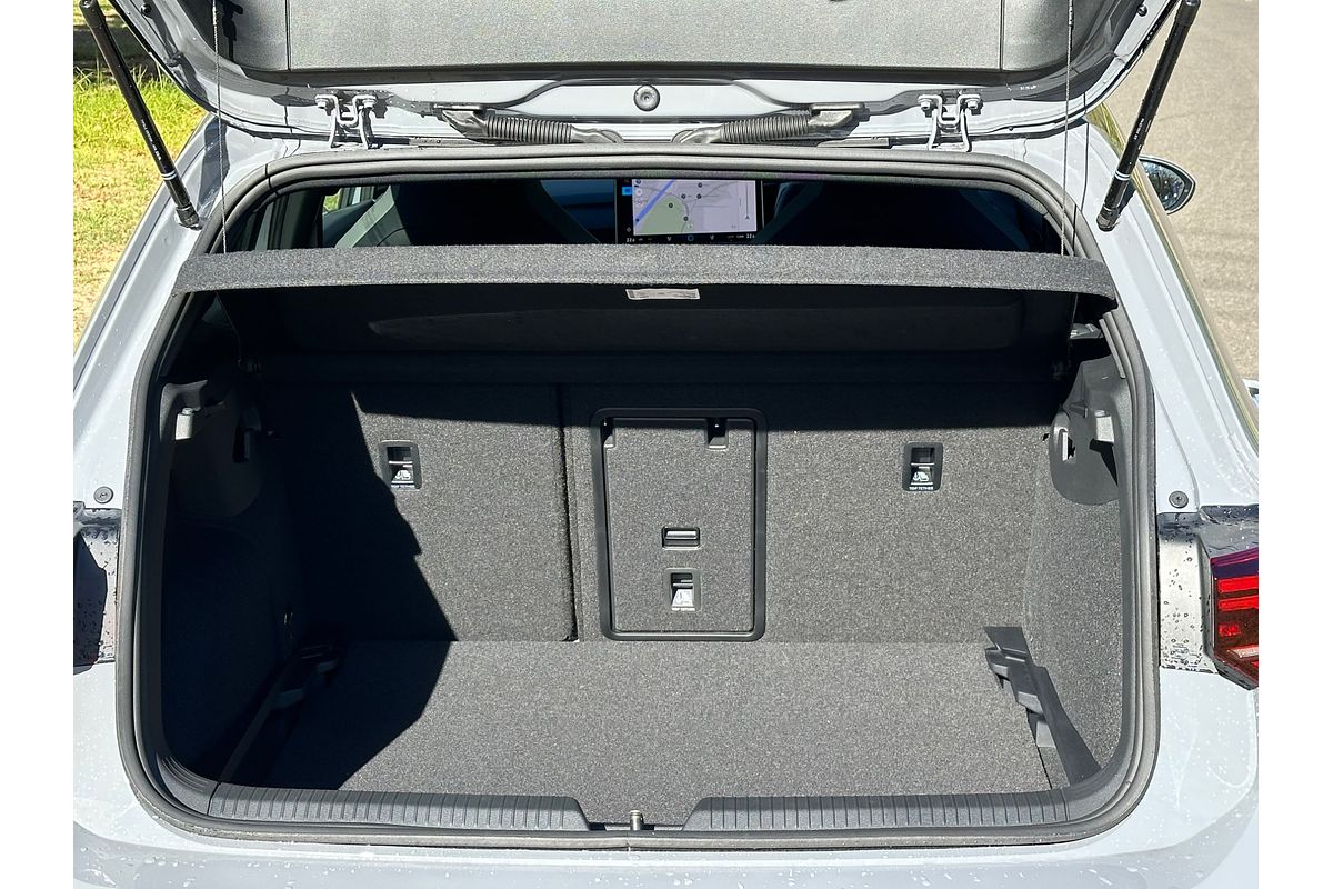 2025 Volkswagen Golf 110TSI R-Line 8.5