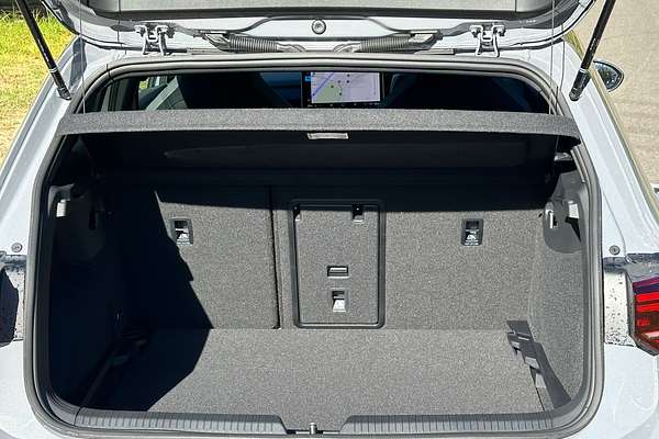 2025 Volkswagen Golf 110TSI R-Line 8.5
