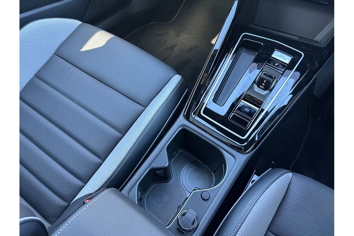 2025 Volkswagen Golf 110TSI R-Line 8.5