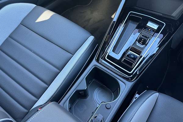 2025 Volkswagen Golf 110TSI R-Line 8.5
