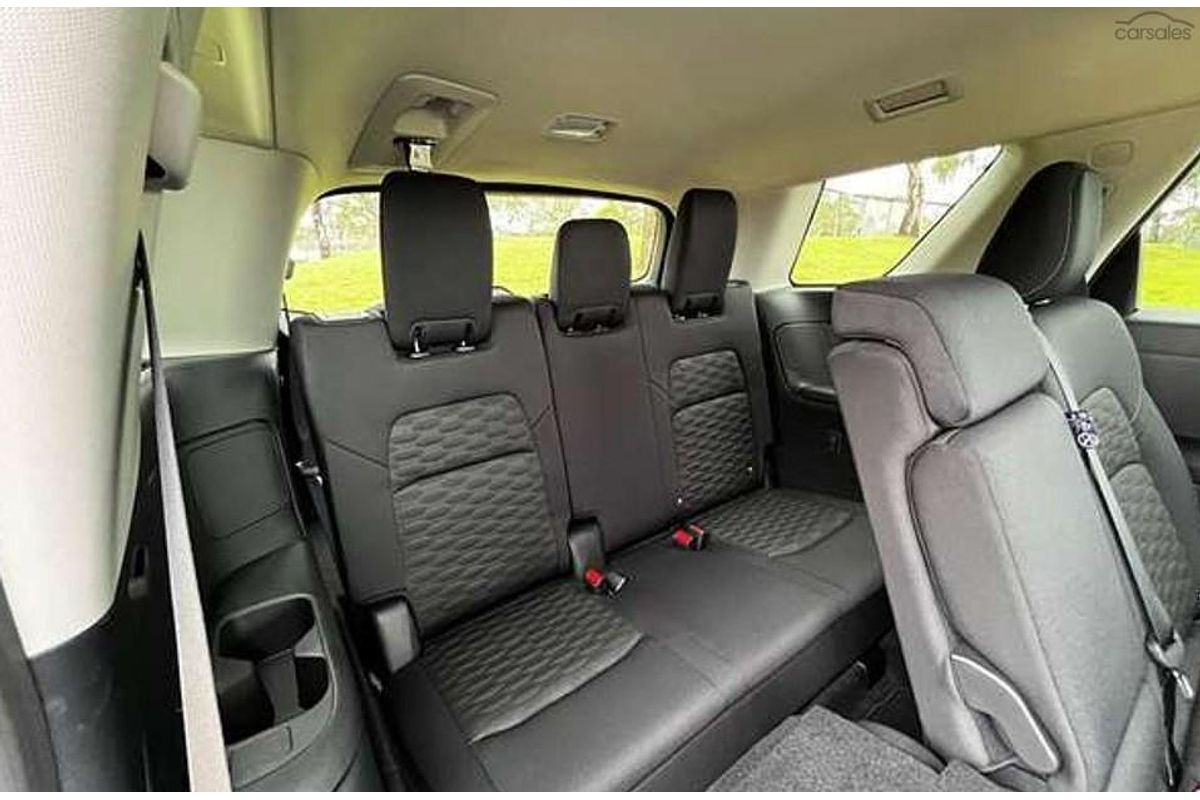 2025 Nissan Pathfinder ST-L R53