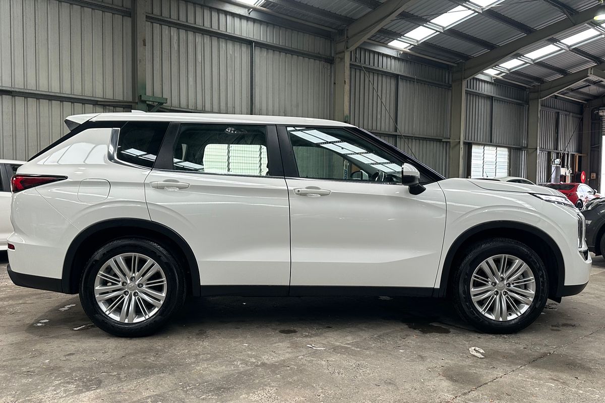 2022 Mitsubishi Outlander ES ZM