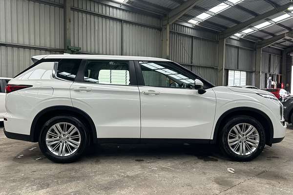 2022 Mitsubishi Outlander ES ZM