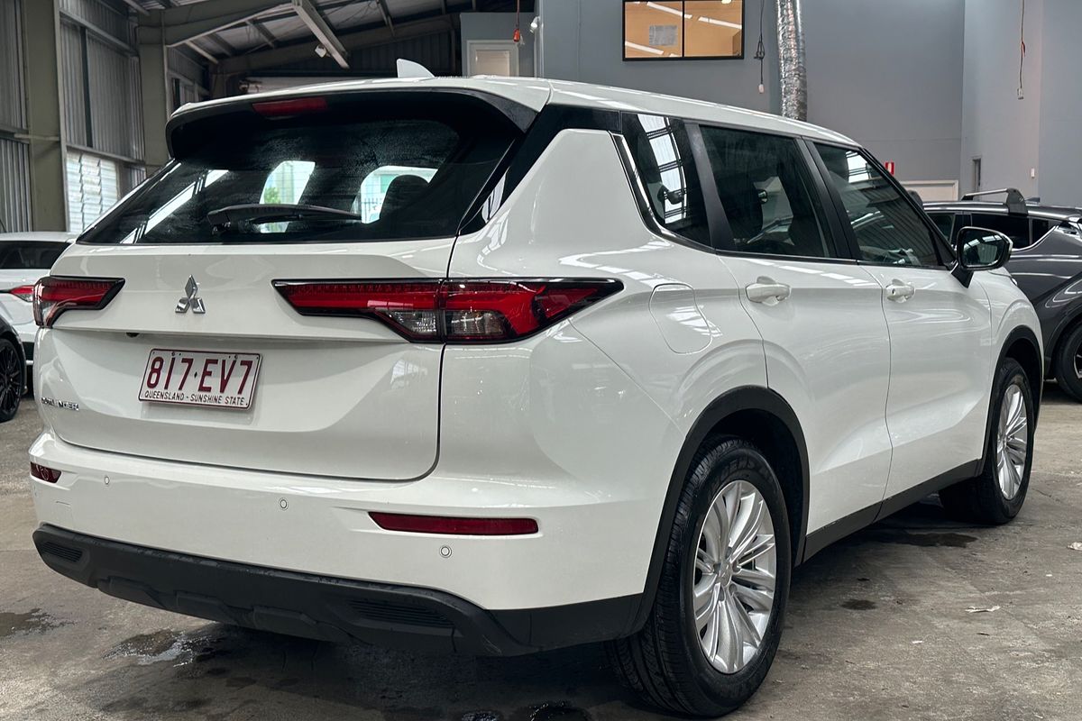 2022 Mitsubishi Outlander ES ZM
