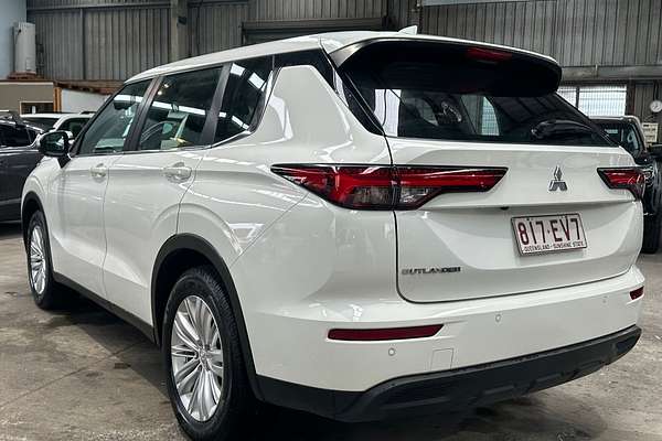 2022 Mitsubishi Outlander ES ZM