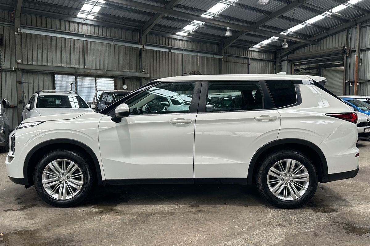 2022 Mitsubishi Outlander ES ZM
