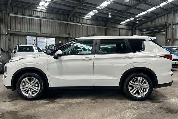 2022 Mitsubishi Outlander ES ZM