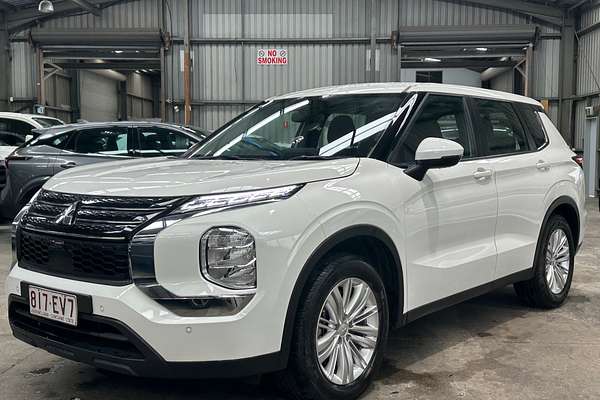 2022 Mitsubishi Outlander ES ZM