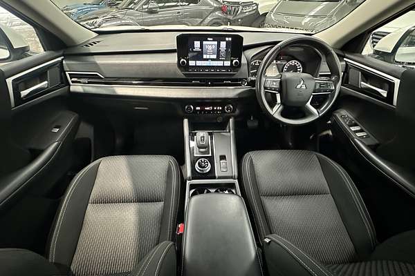 2022 Mitsubishi Outlander ES ZM