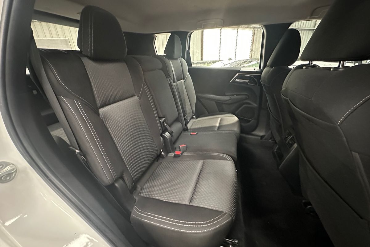 2022 Mitsubishi Outlander ES ZM