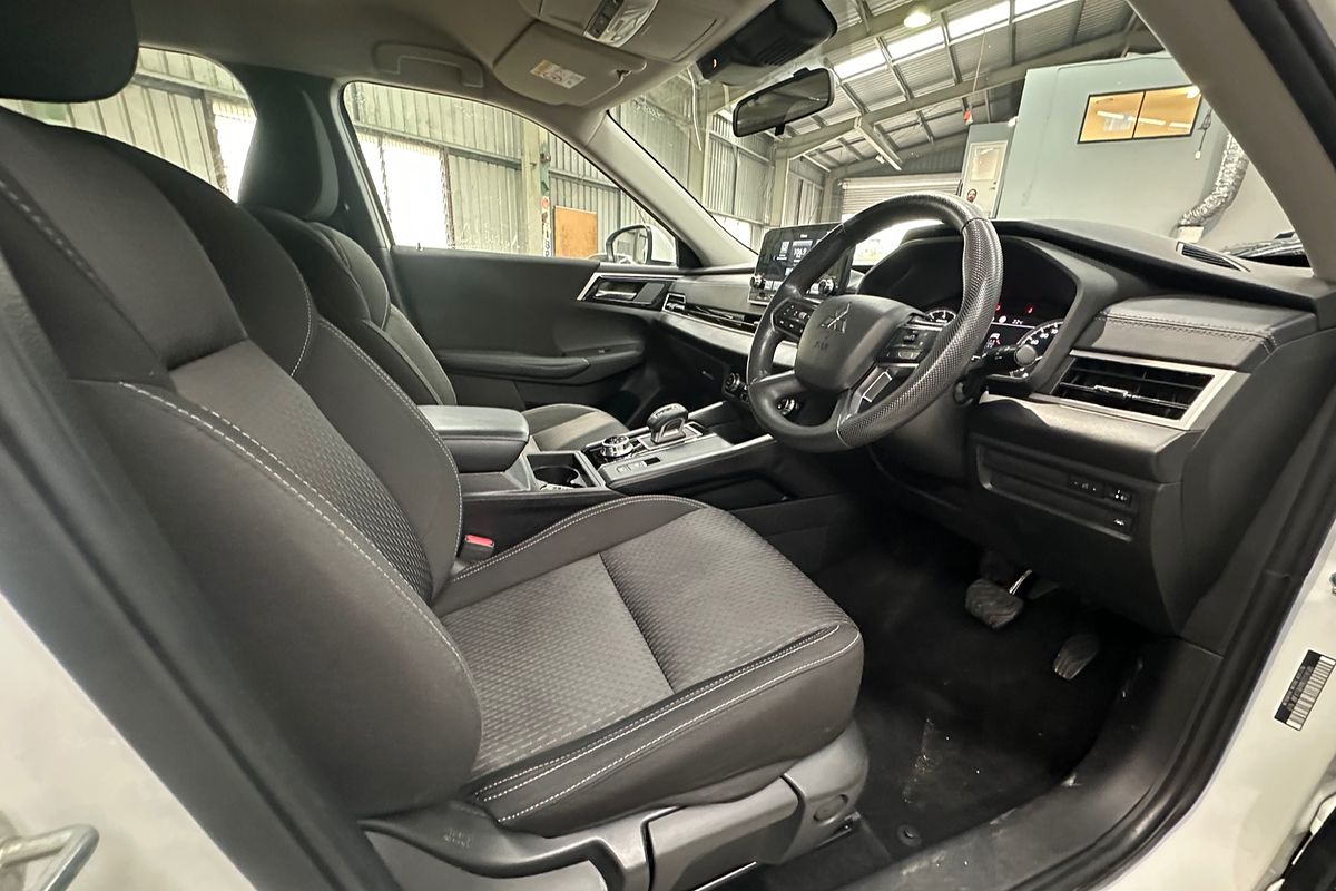 2022 Mitsubishi Outlander ES ZM