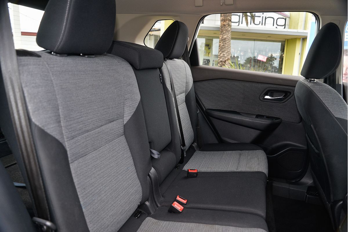 2024 Nissan X-TRAIL ST T33