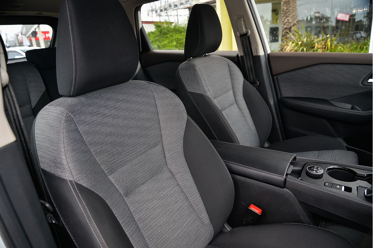 2024 Nissan X-TRAIL ST T33
