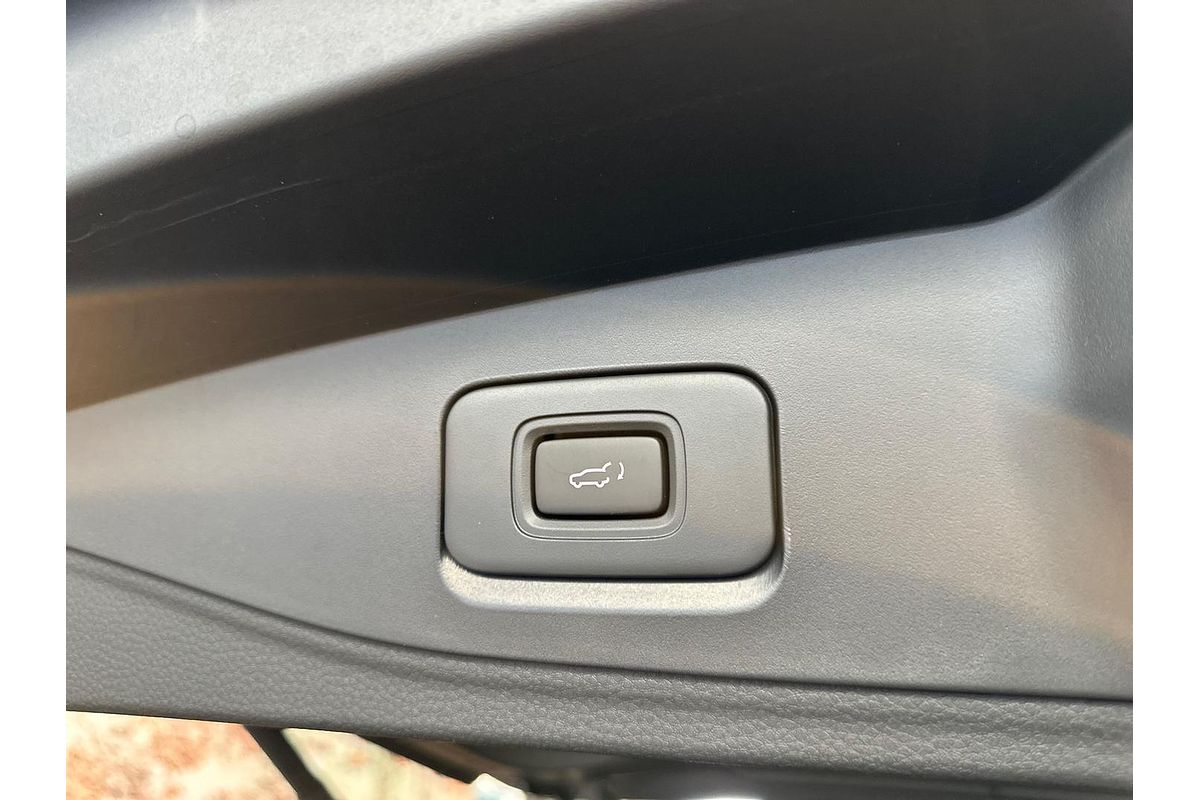 2025 Isuzu MU-X LS-U