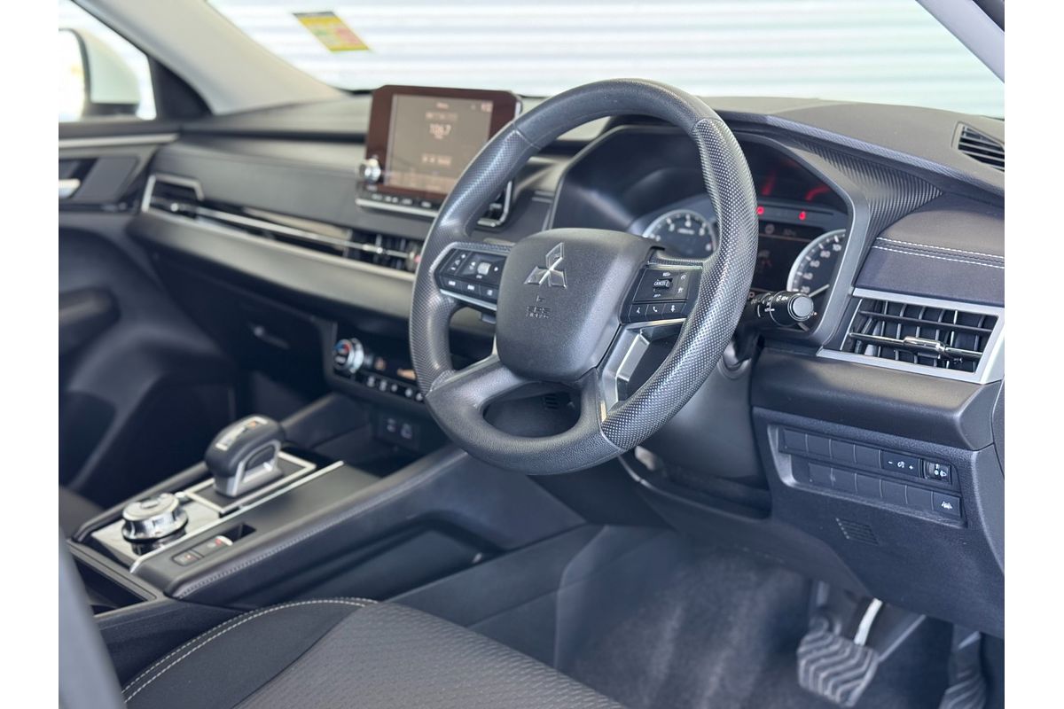 2024 Mitsubishi Outlander ES ZM