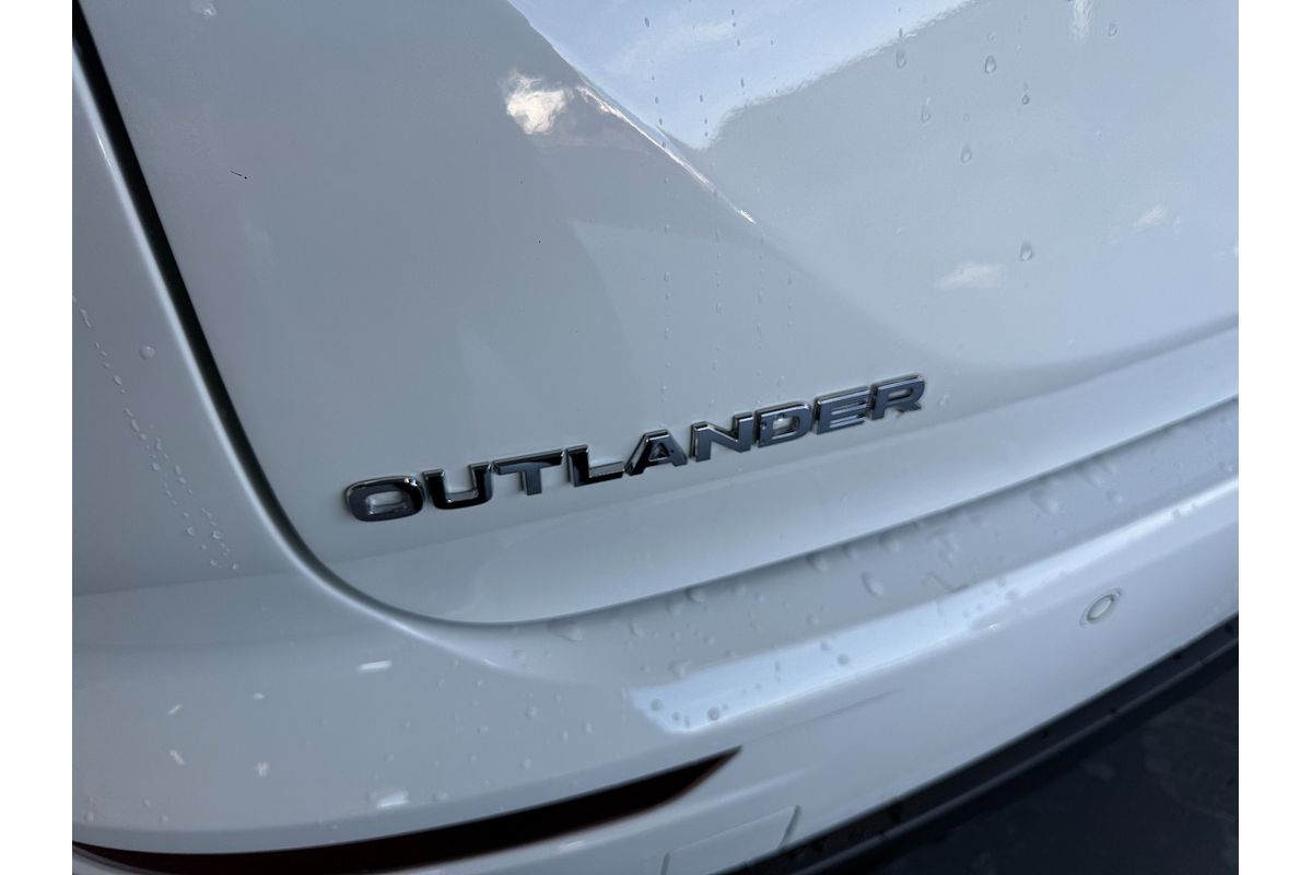 2024 Mitsubishi Outlander ES ZM