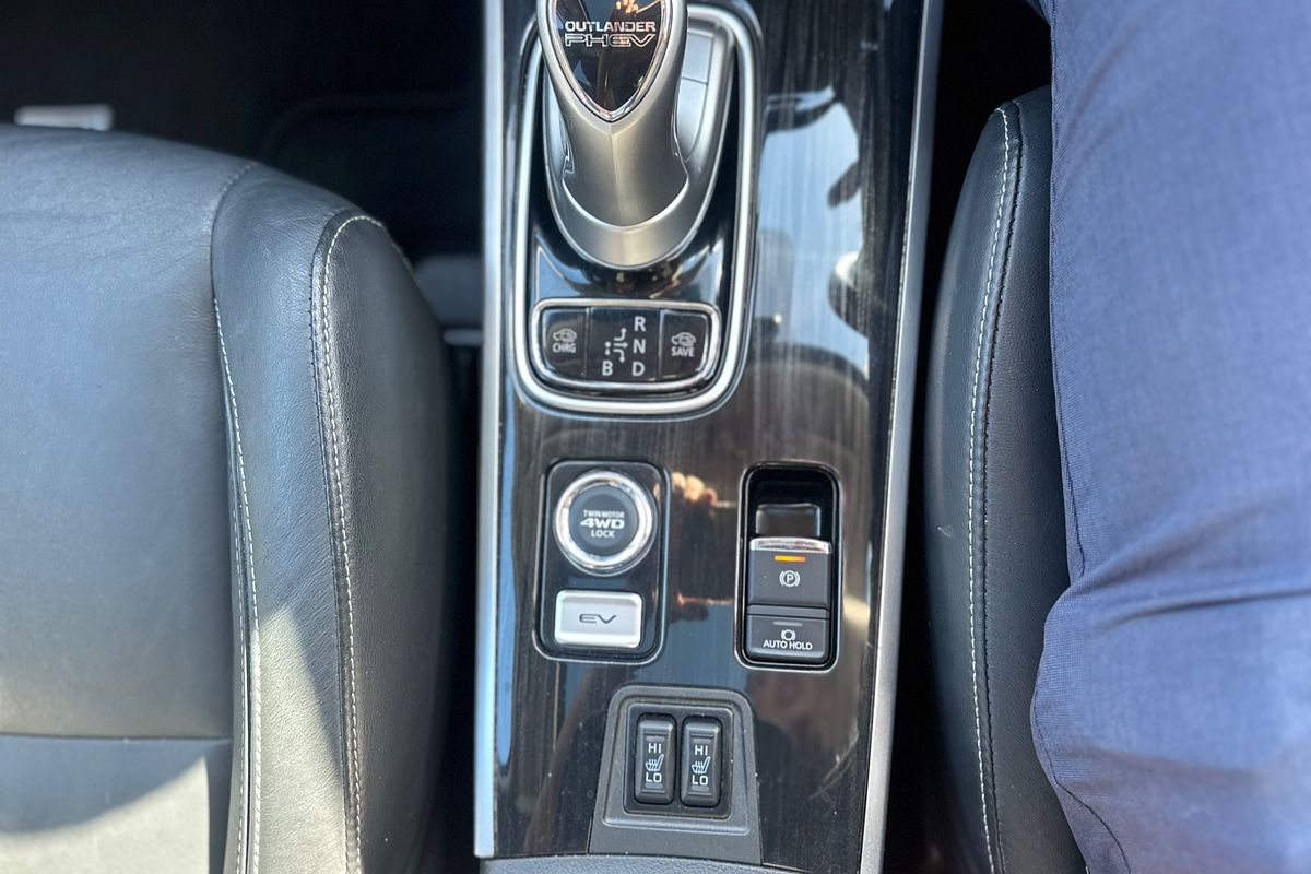 2018 Mitsubishi Outlander PHEV Exceed ZK