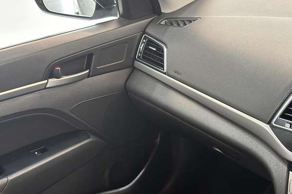 2019 Hyundai Elantra Active AD.2