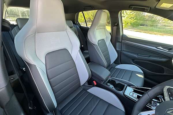 2025 Volkswagen Golf 110TSI R-Line 8.5