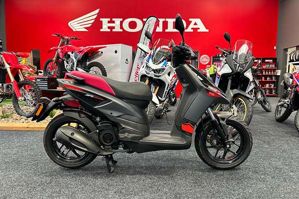 2019 Aprilia SR MOTARD 125