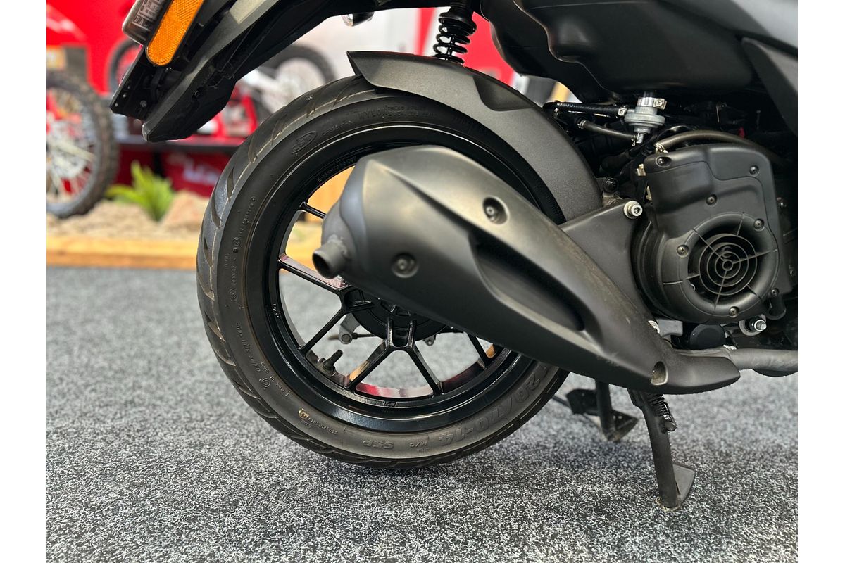2019 Aprilia SR MOTARD 125