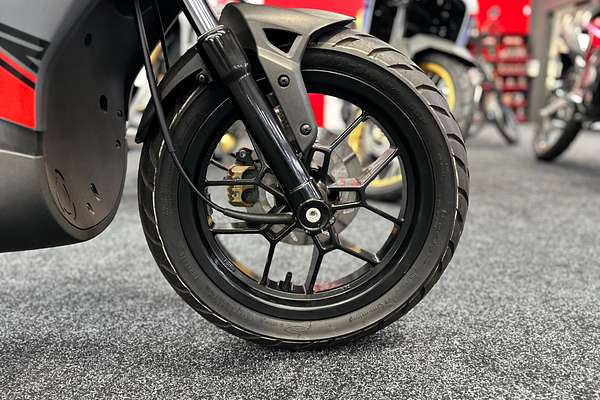 2019 Aprilia SR MOTARD 125