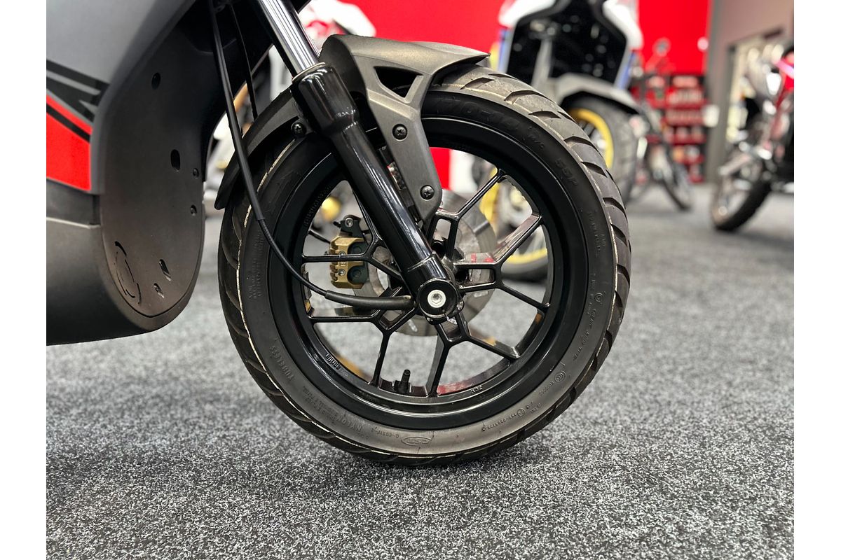 2019 Aprilia SR MOTARD 125