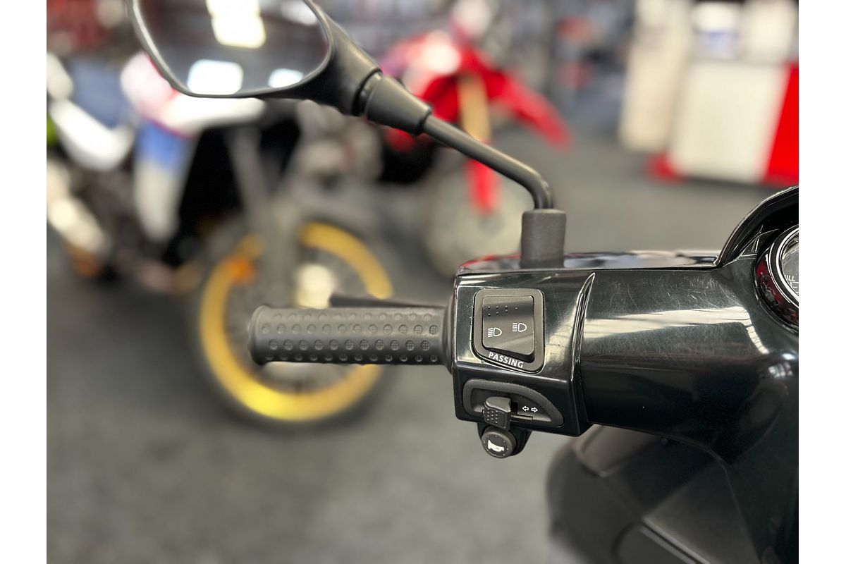 2019 Aprilia SR MOTARD 125