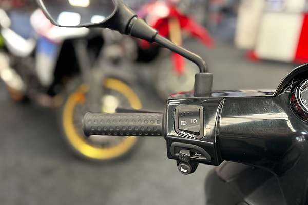 2019 Aprilia SR MOTARD 125