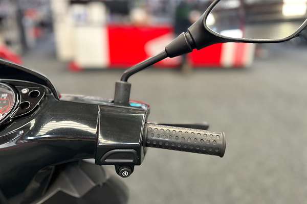 2019 Aprilia SR MOTARD 125