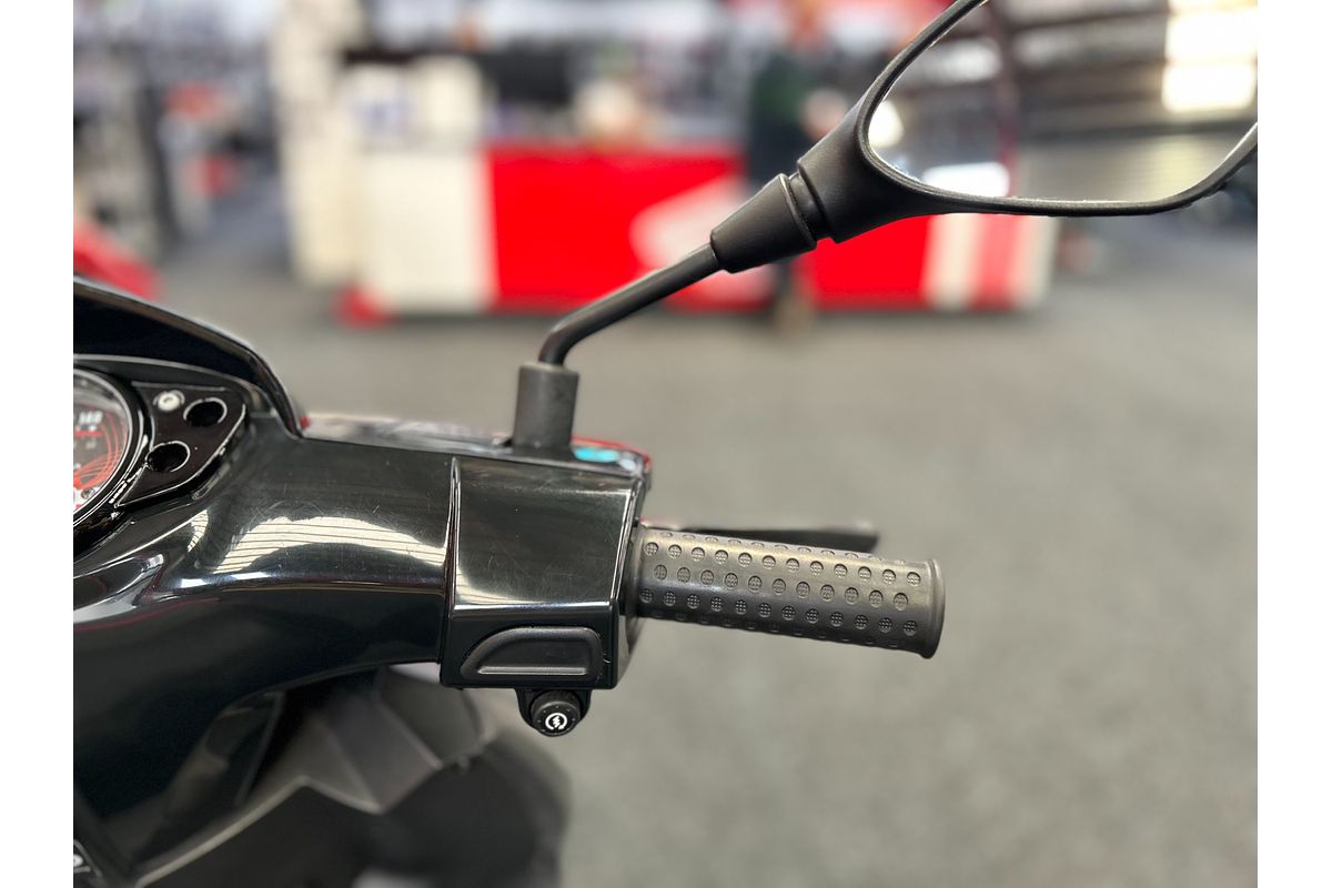 2019 Aprilia SR MOTARD 125
