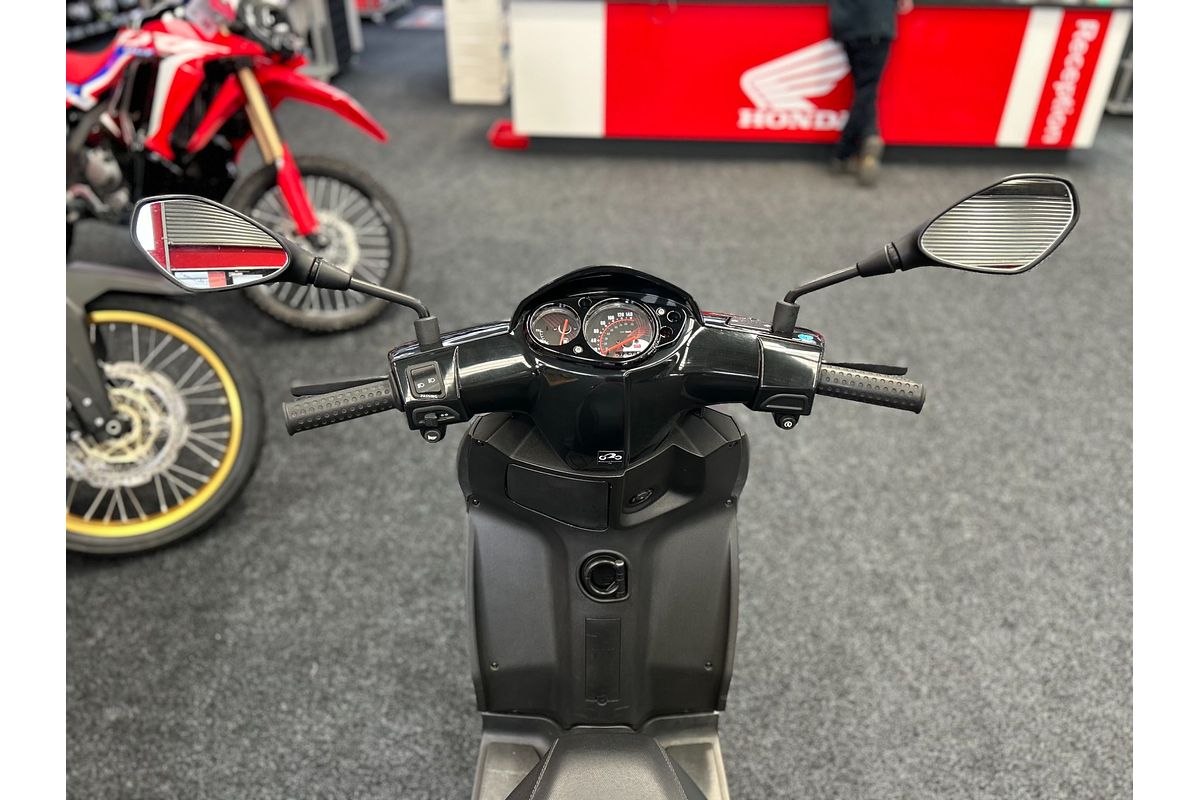 2019 Aprilia SR MOTARD 125