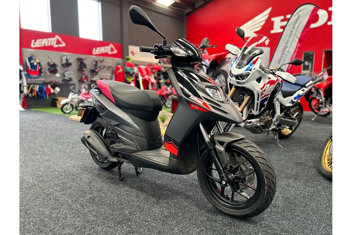 2019 Aprilia SR MOTARD 125