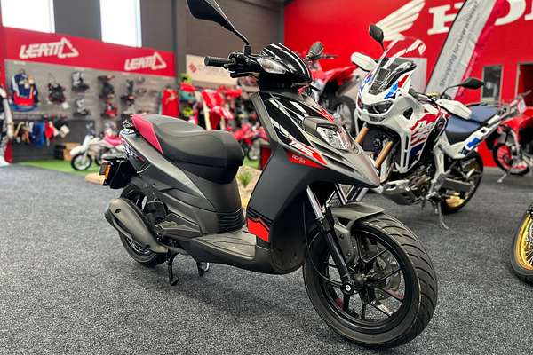 2019 Aprilia SR MOTARD 125